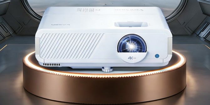 Ӱ����Ϸ˫�񻶣�����LX720-4KCͶӰ