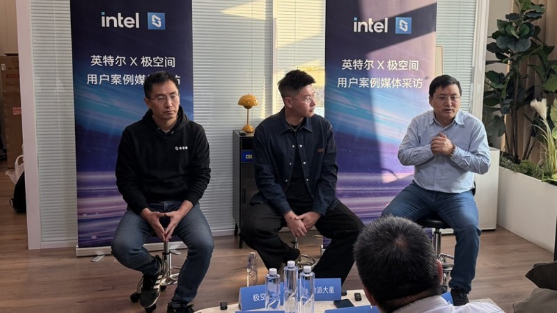 ��AI NAS����ع�����������ն�