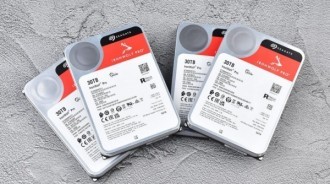 ϣ�ݿ���Pro 30TB��еӲ���������