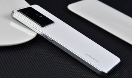 真我 GT7图赏：冰感科技设计下的科技美学